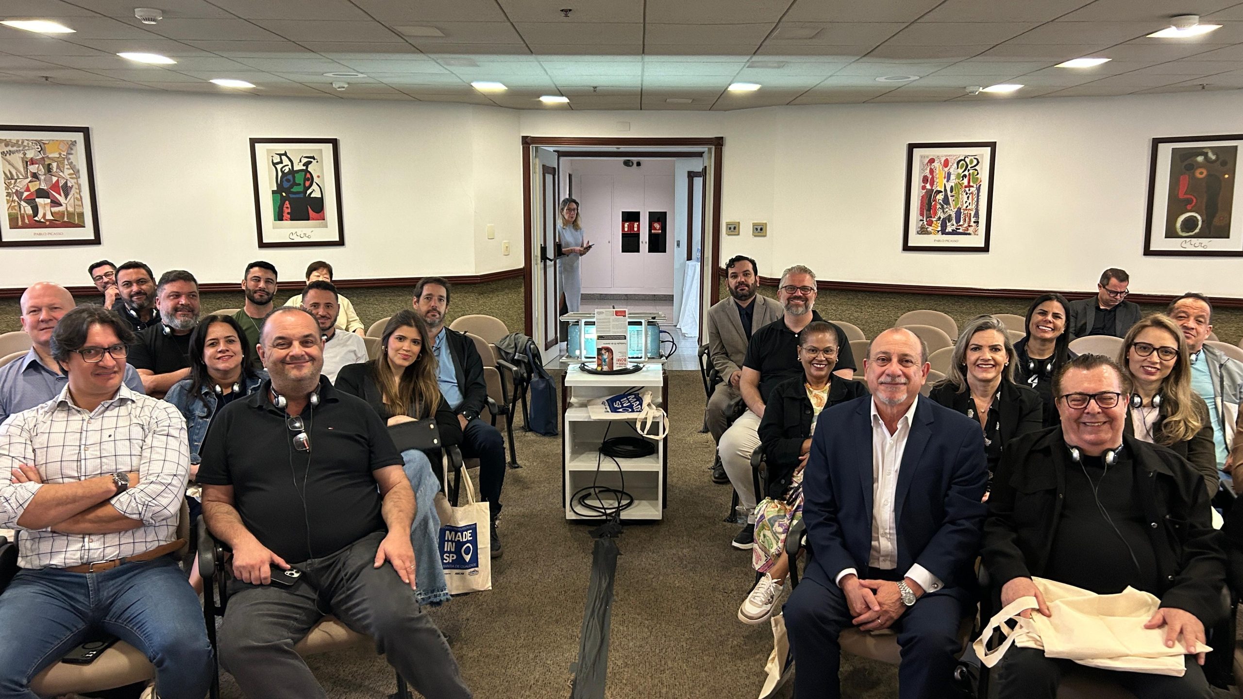 Missão técnica de empresários de Paranavaí no Visite São Paulo Empresários de Paranavaí durante missão técnica recebida pelo Visite São Paulo em encontro sobre cooperação, governança e associativismo.